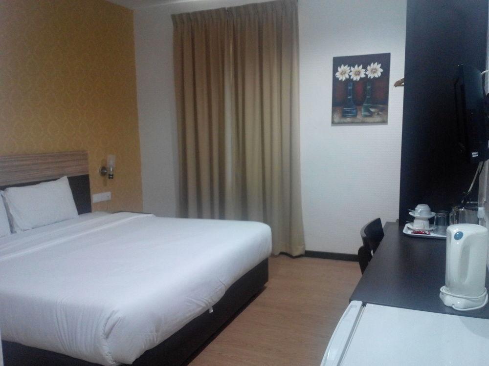 7 Heaven Boutique Hotel Pasir Gudang Exterior foto