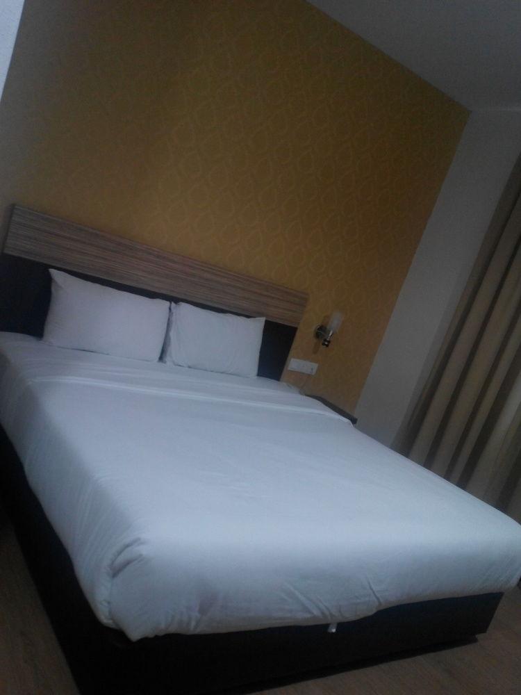 7 Heaven Boutique Hotel Pasir Gudang Exterior foto