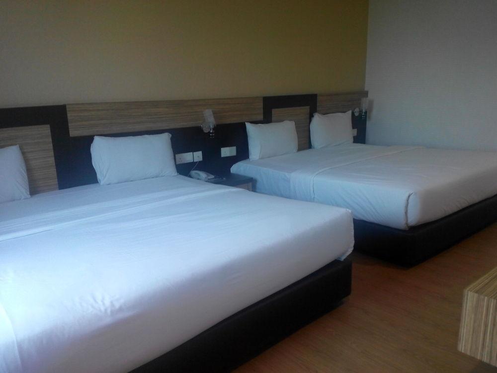 7 Heaven Boutique Hotel Pasir Gudang Exterior foto
