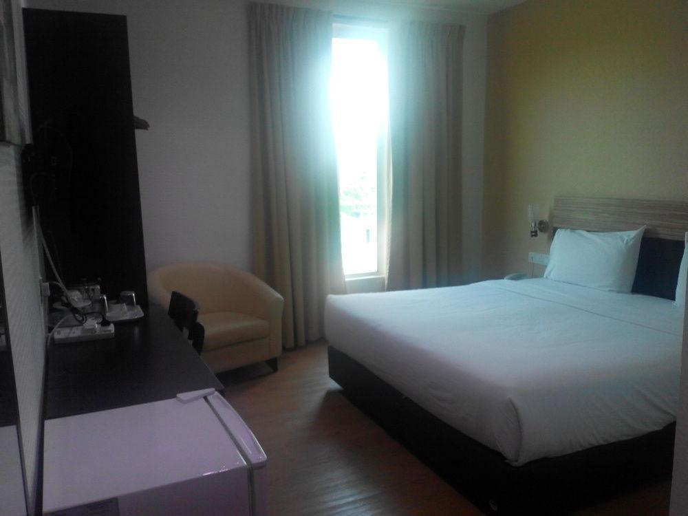 7 Heaven Boutique Hotel Pasir Gudang Exterior foto