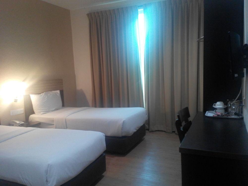 7 Heaven Boutique Hotel Pasir Gudang Exterior foto